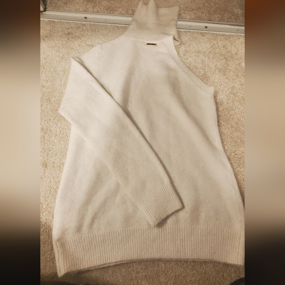 One shoulder top